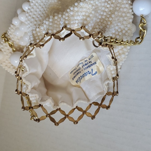 Hand Bag Faux Pearls Clutch Mini Bag in Cream - Picture 6 of 17